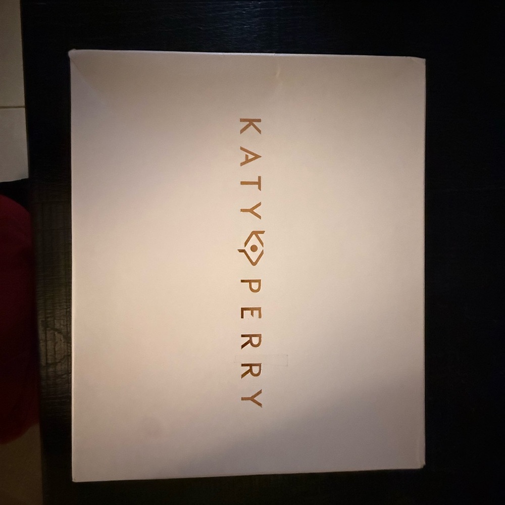 Katy Perry Collections White Shoe Box